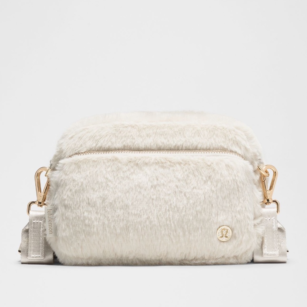 lululemon everywhere teddy cream/tan Crossbody Bag🤍